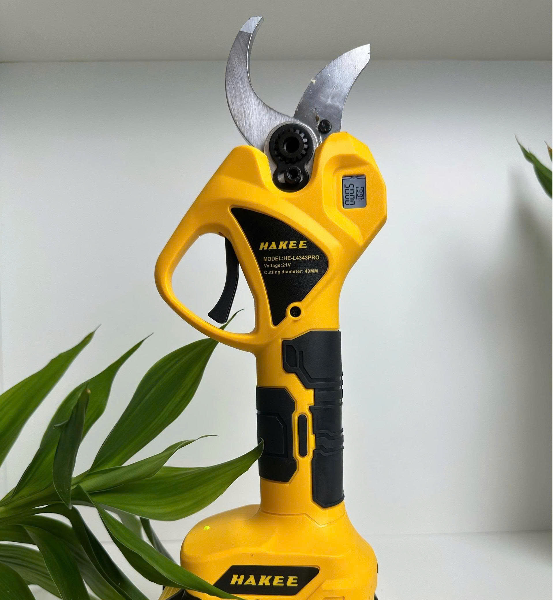 Thân kéo cắt cành pin HAKEE,MODEL : HE-L4343PRO, Động cơ Không chổi than, Cắt được cành 40mm